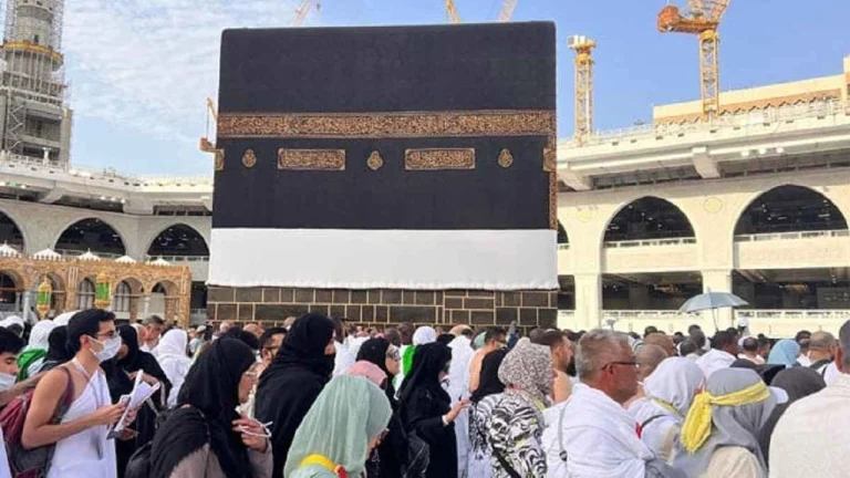 ‘লাব্বাইক আল্লাহুম্মা লাব্বাইক’ ধ্বনিতে মুখরিত মিনা, শুরু পবিত্র হজের মূল আনুষ্ঠানিকতা