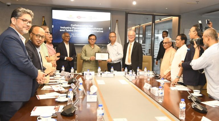 বিনিয়োগ, শিল্পায়ন ও কর্মসংস্থান বাড়াতে দ্রুত সংস্কারের পথে সরকার: বাণিজ্যমন্ত্রী