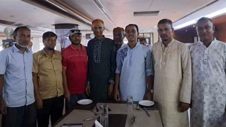 ‘শহীদের রক্ত শুকানোর আগেই আওয়ামী লীগ নেতাদের সঙ্গে বৈঠক!’— হান্নান মাসউদকে ঘিরে বিস্ফোরক অভিযোগ রাশেদ খানের