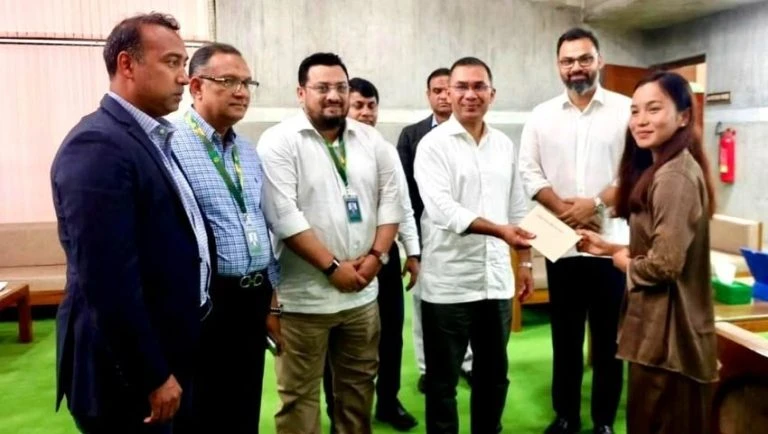 ঋতুপর্ণা চাকমার নতুন ঘর নির্মাণে প্রধানমন্ত্রীর অনুদান, চেক তুলে দিলেন তারেক রহমান